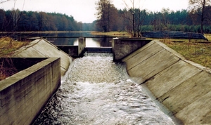 Control and measurement weir on the Ruda stream